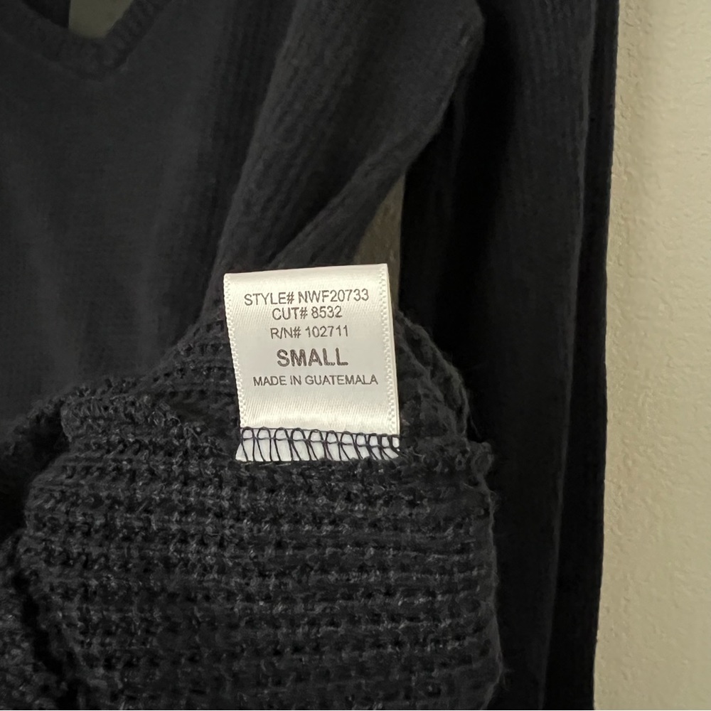 Gibson Look Navy V-neck long sleeve top - Picture 9 of 10